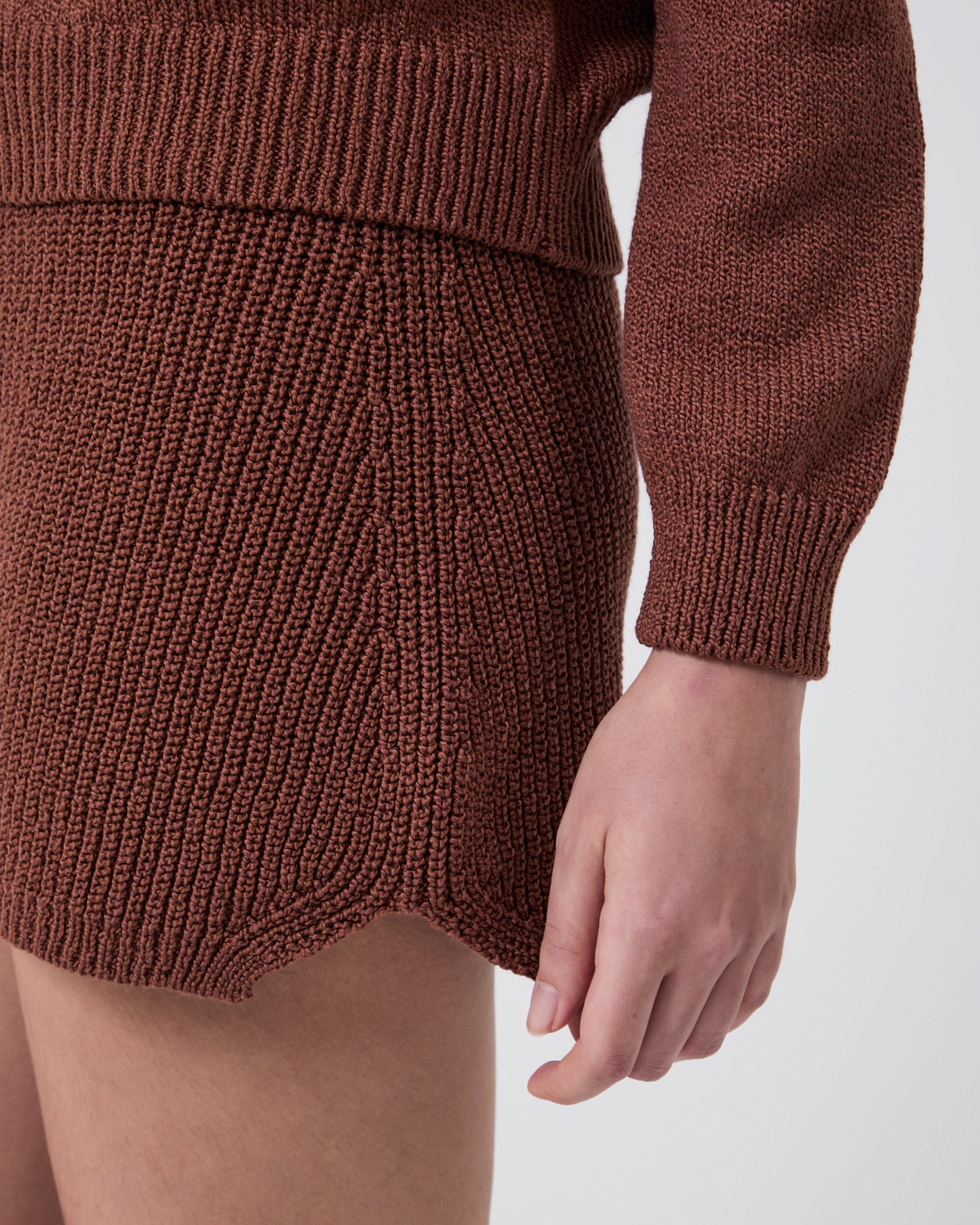 Casasola Alba knitted cotton brown shorts - detail view