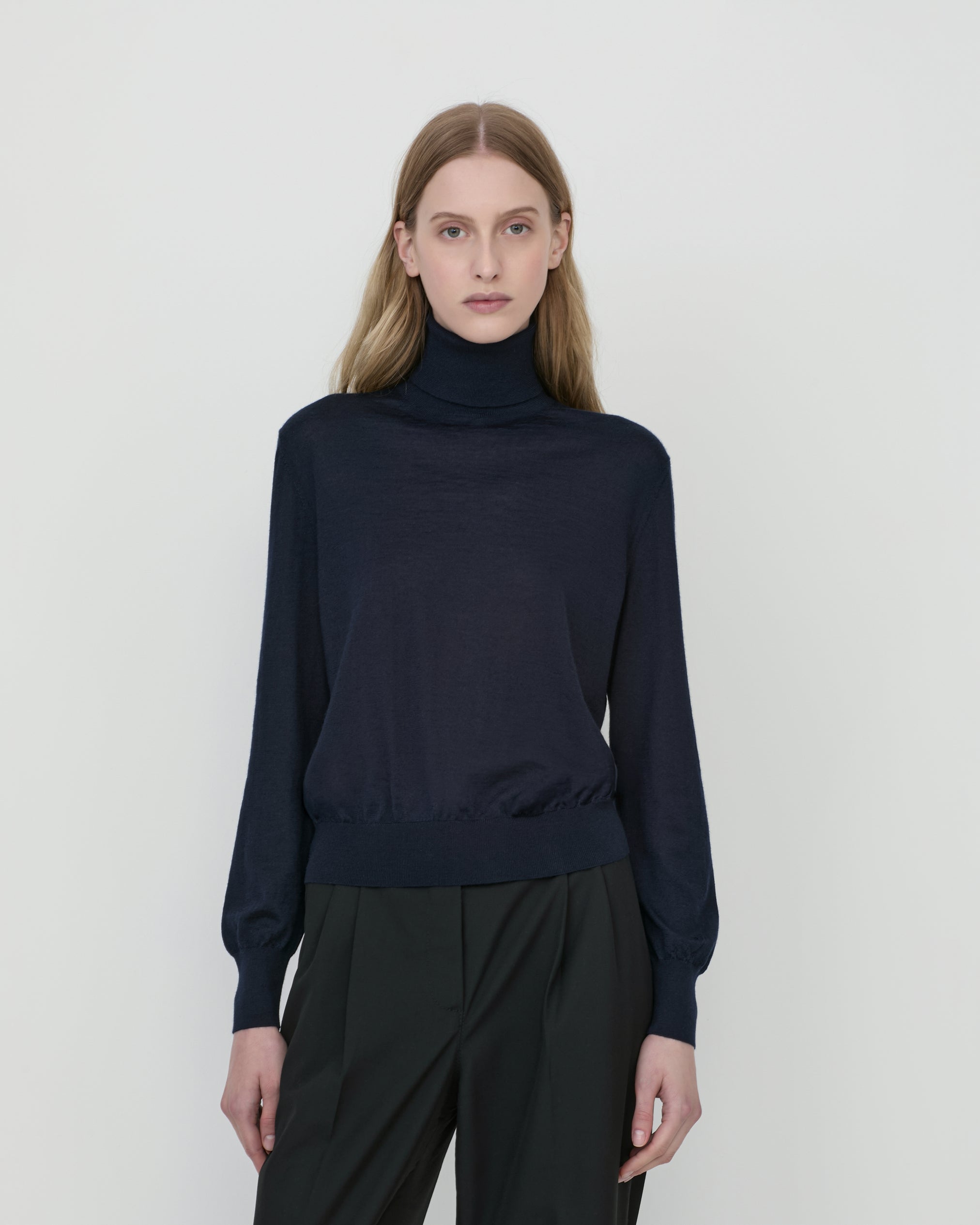 Pax Turtleneck Navy
