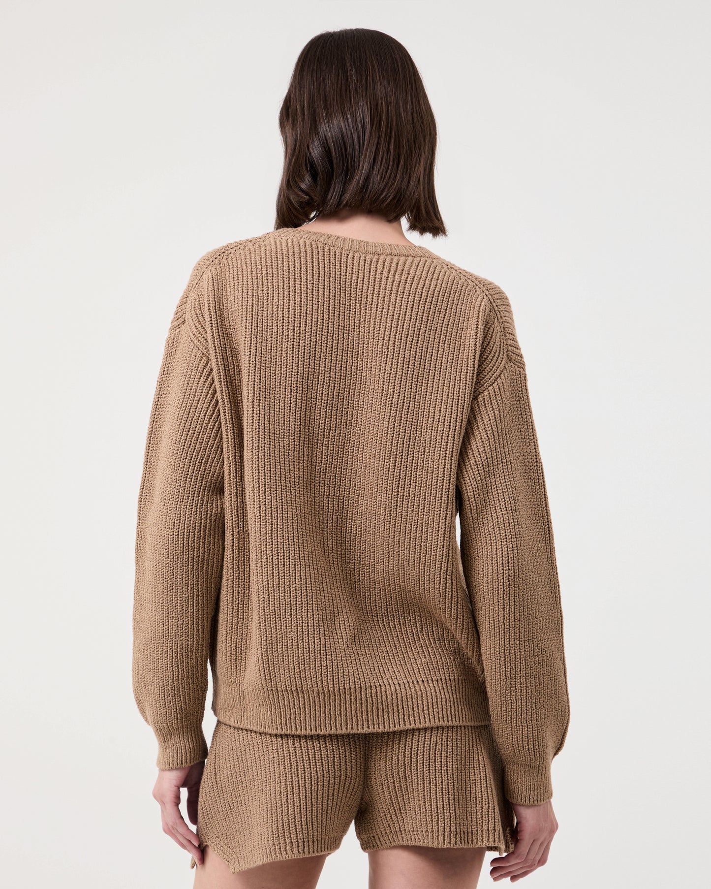 Model wears Casasola  Alba knitted cotton camel shorts - back view