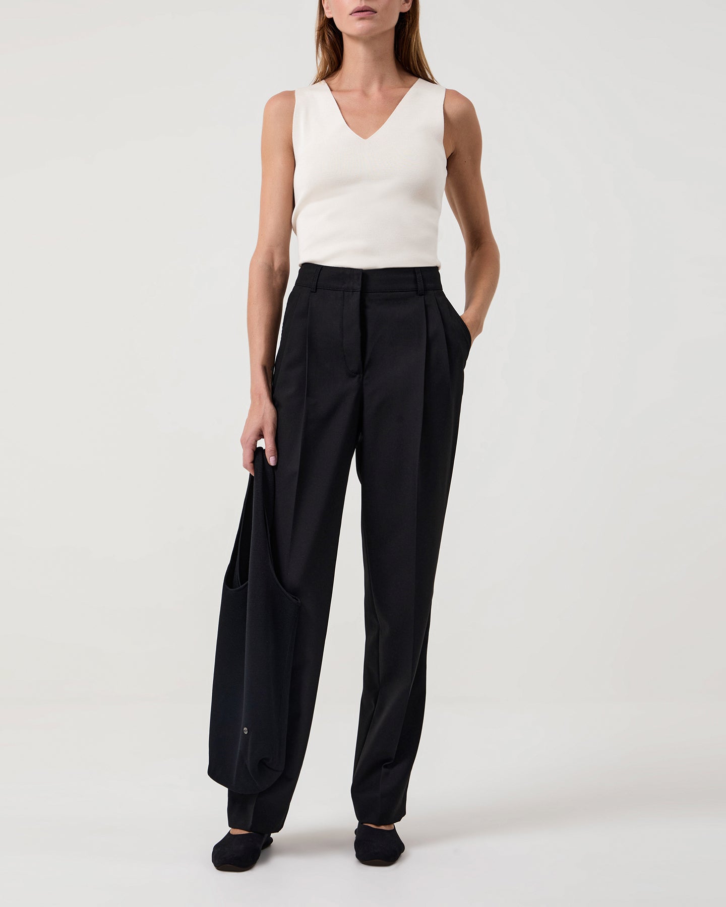 Woman wearing Casasola Evelina Knitted Silk V-Neck Top White - Front view