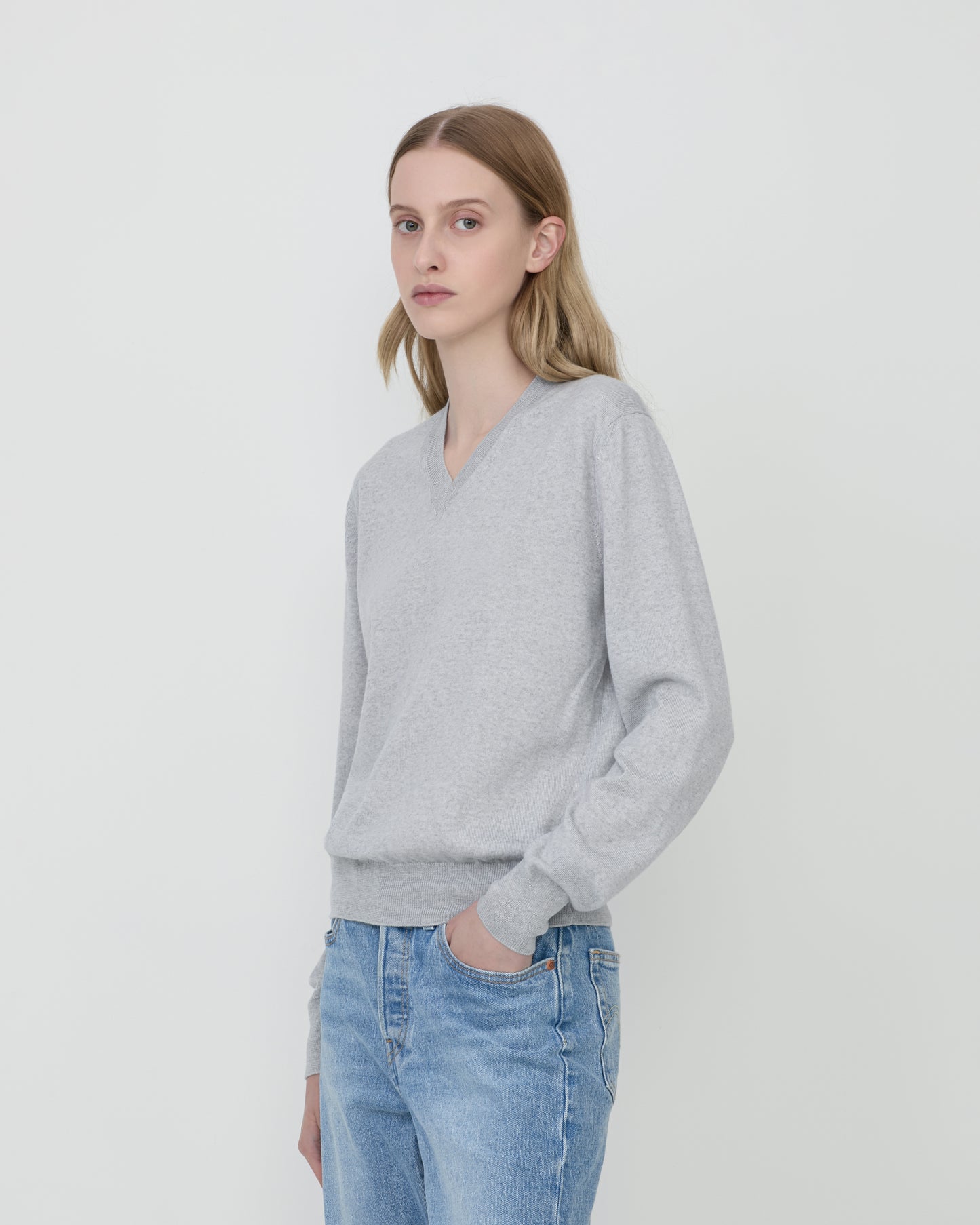 Woman wears Casasola Giada Wool V-Neck sweater in Grey - front view