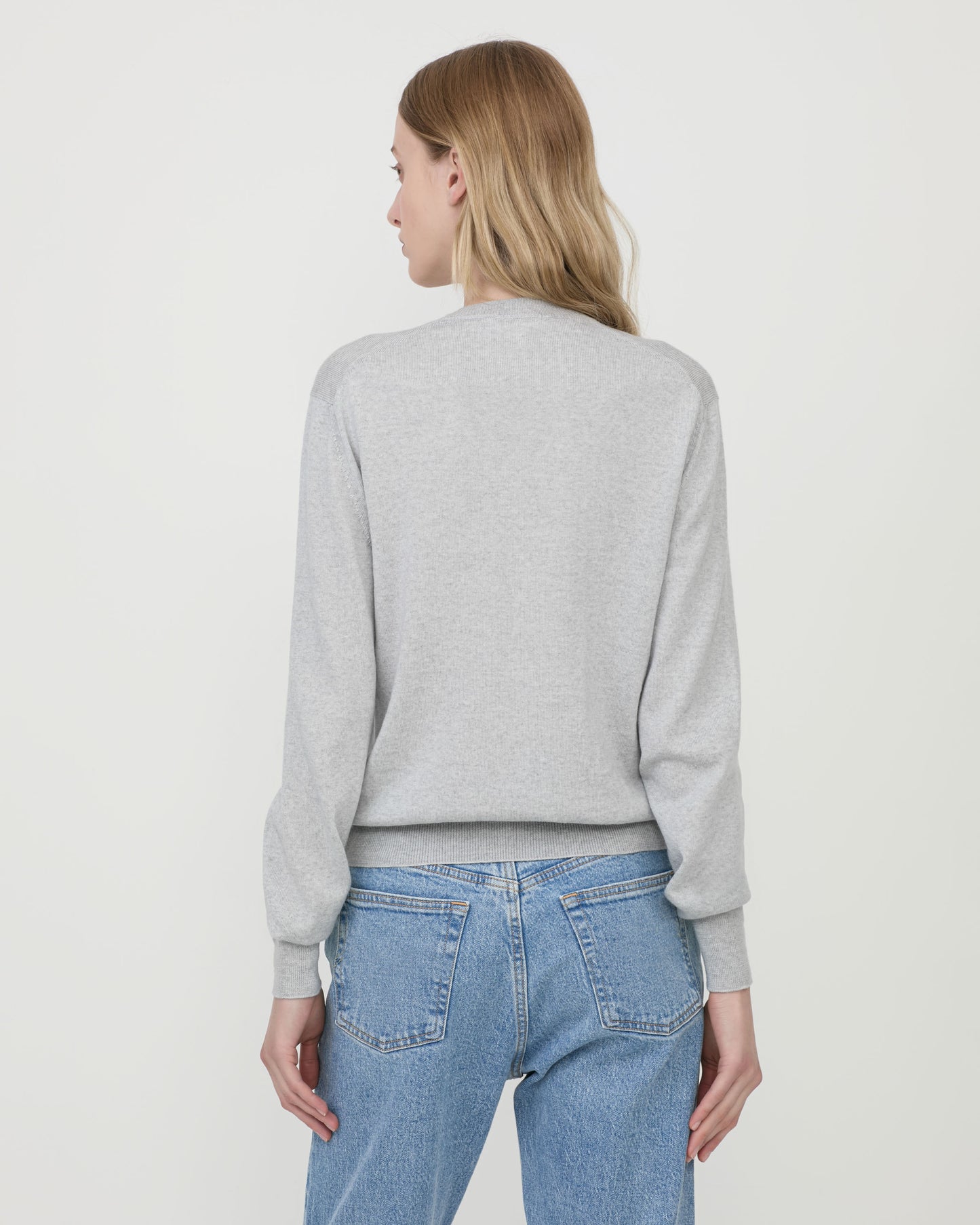 Woman wears Casasola Giada Wool V-Neck sweater in Grey - Back view