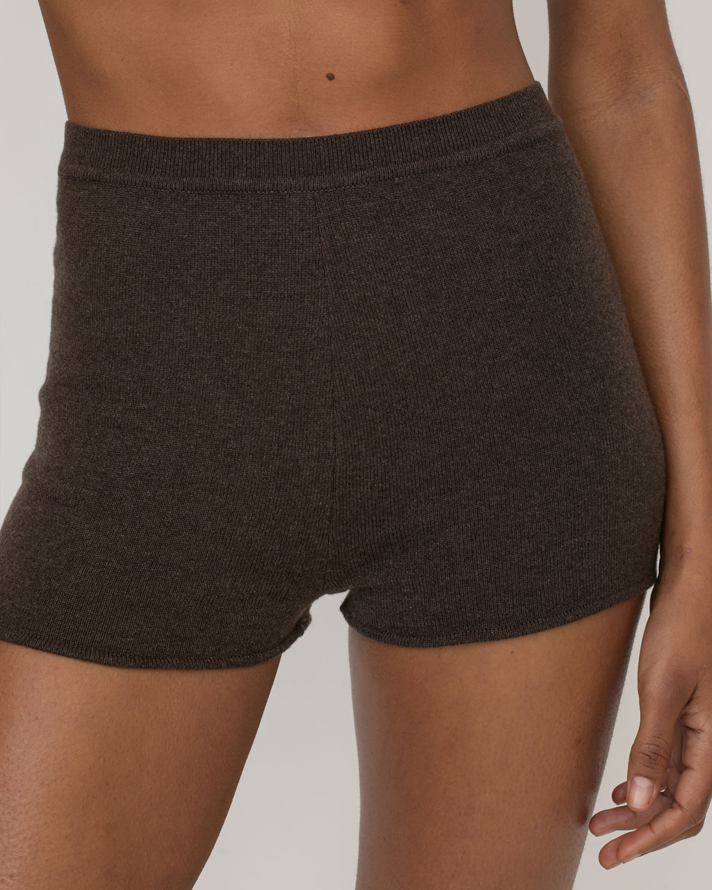 Woman wearing Casasola Lucia knitted cashmere culottes in brown 