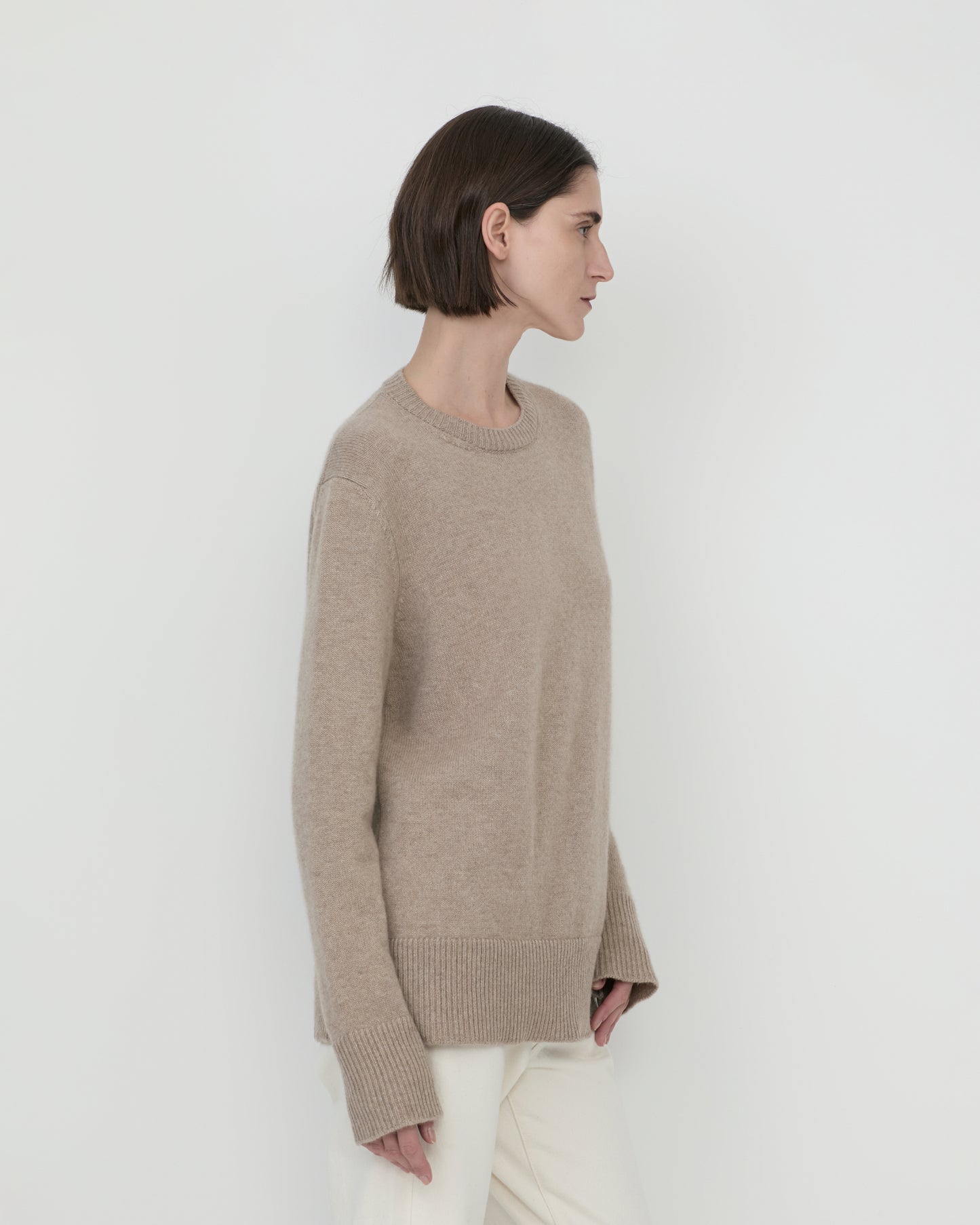 Woman wears Casasola Maria knitted cashmere oversized crewneck - side view