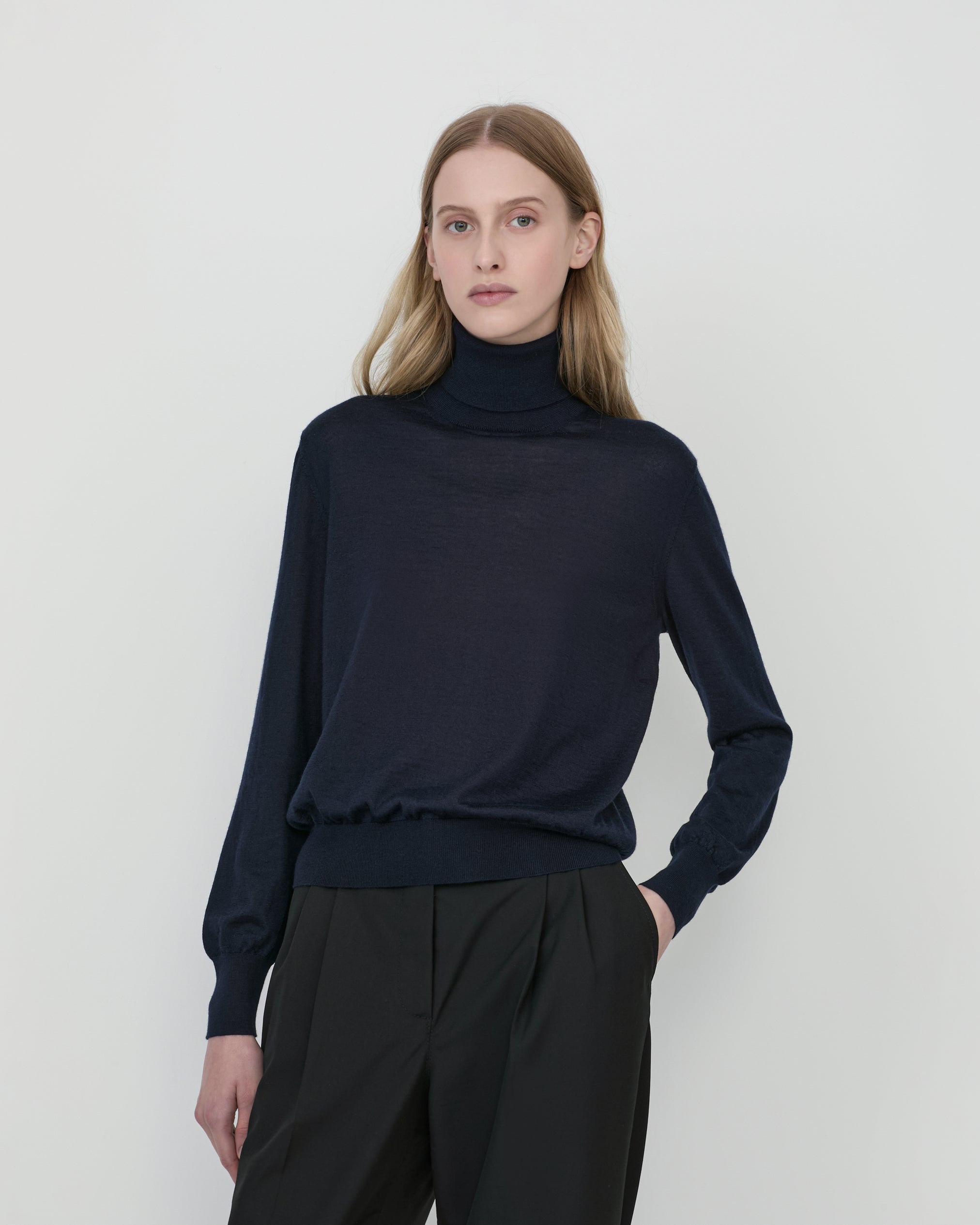 Pax Turtleneck Navy