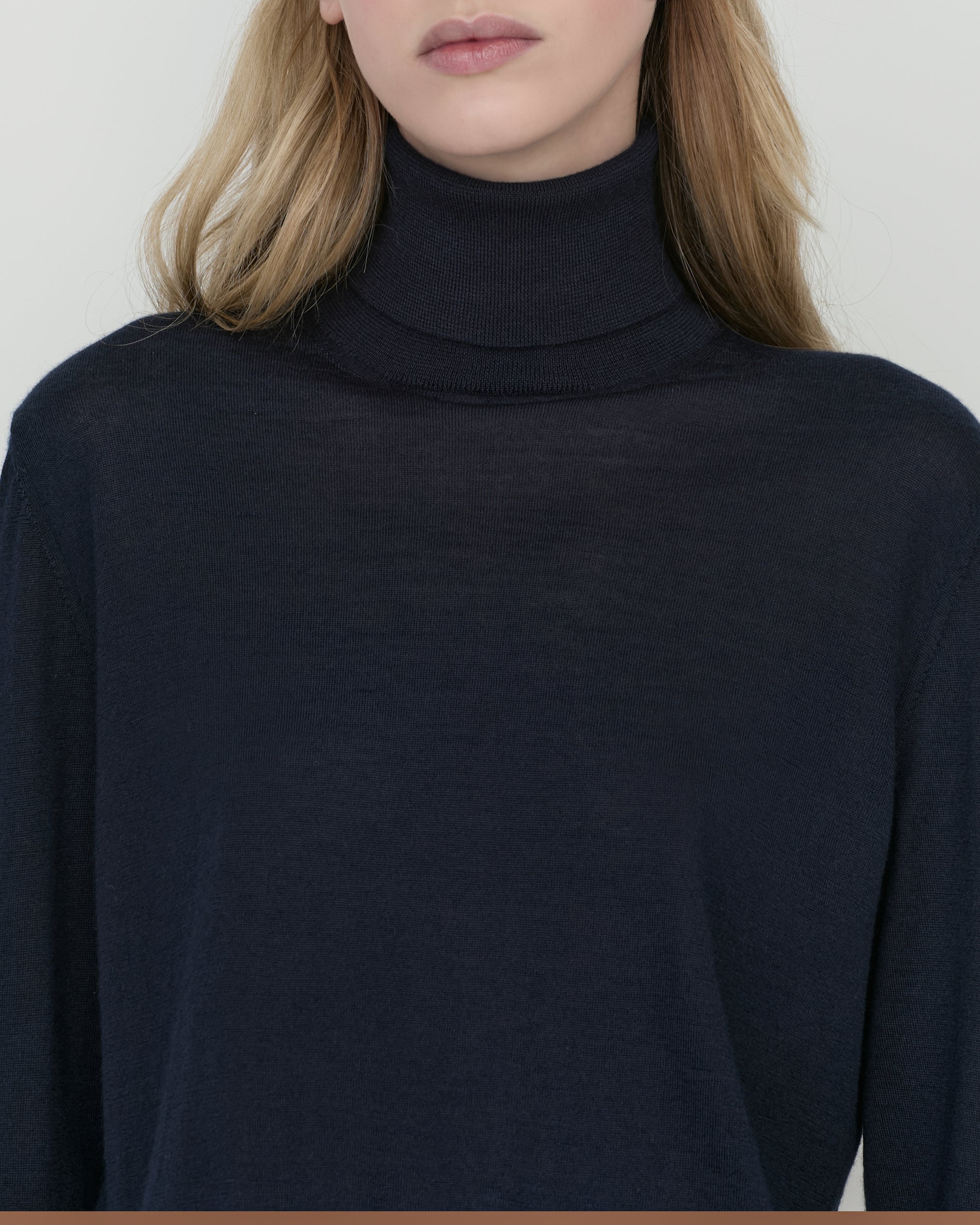 Pax Turtleneck Navy