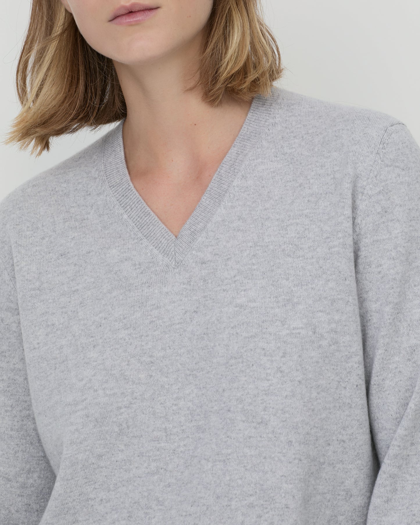 Tonina V-Neck Grey